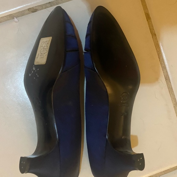These NWOT Chanel Navy Satin Pumps feature a kitten heel. - Picture 2 of 4